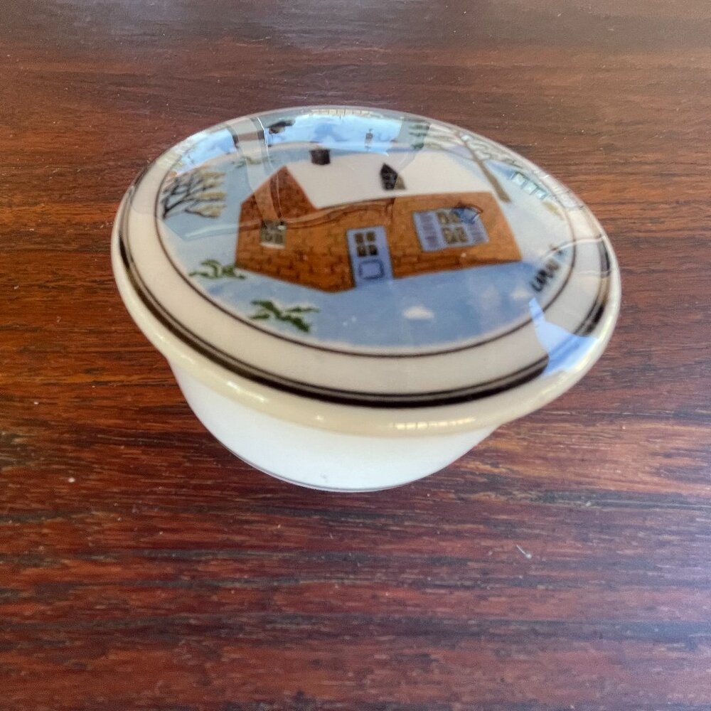 Villeroy & Boch Design Naif Porcelaine Trinket Box 3" x 2 3/4"